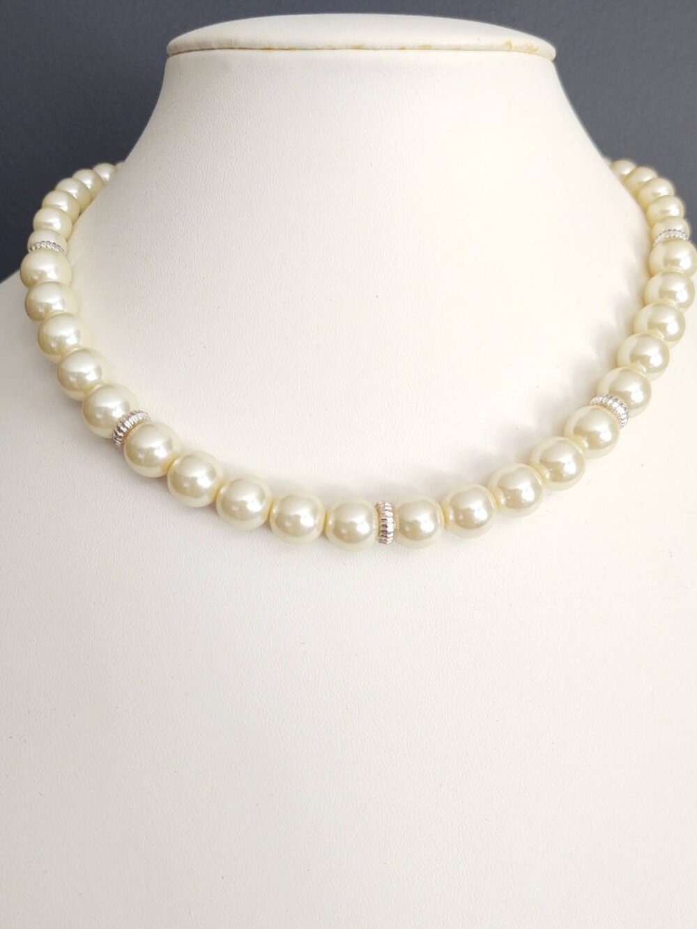 Vintage AVON faux cream pearl necklace with silver accents